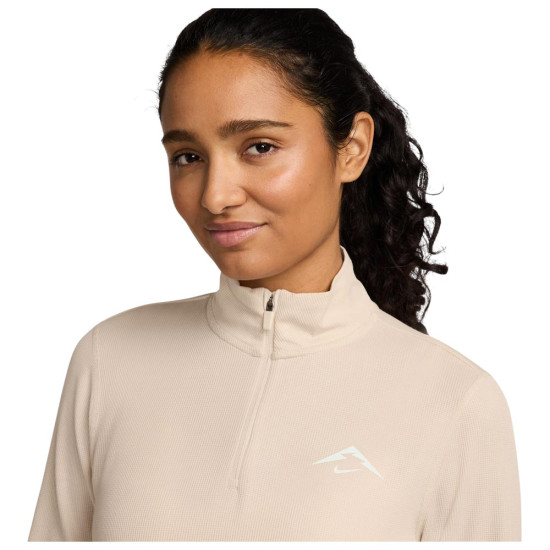 Nike Γυναικεία μακρυμάνικη μπλούζα Trail Dri-FIT 1/4-Zip Running Mid-Layer Top Nike Γυναικεία μακρυμάνικη μπλούζα Trail Dri-FIT 1/4-Zip Running Mid-Layer Top